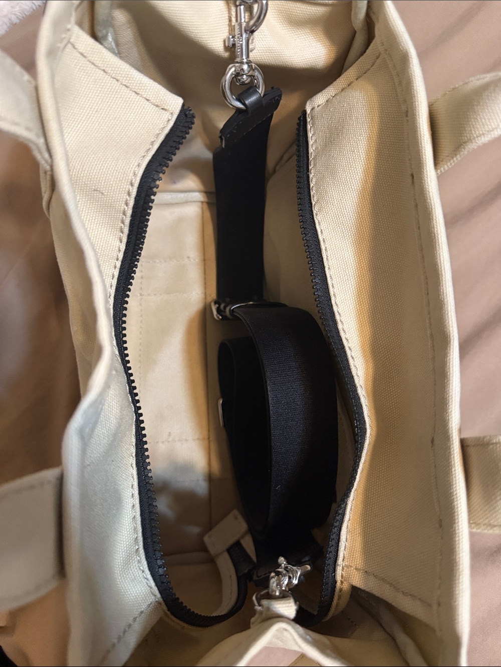Marc Jacobs Canvas Tote Bag in Cream with White Logo - Picture 4 of 6